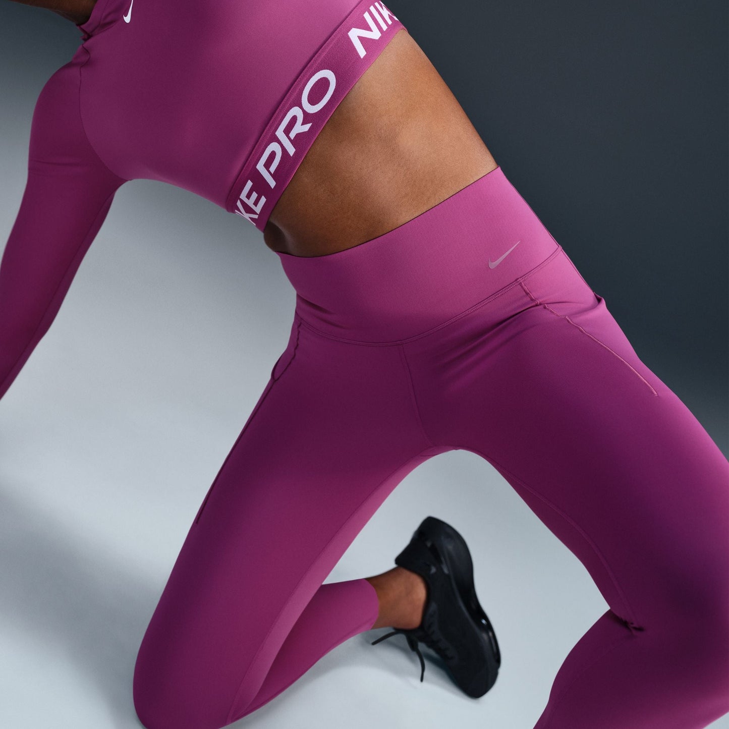 Universa 7/8 Legging - Women's